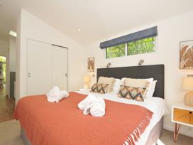 A bedroom with a bed and towels at The Hideout in Lanreath