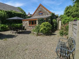 A garden with a table and chairs at Barn Court Cottage in Narberth, Pembrokeshire
