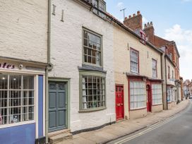 48 High Street - North Yorkshire (incl. Whitby) - 1038170 - thumbnail photo 3