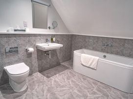 Cotswold Club Apartment (2 Bedroom Sleeps 4) - Cotswolds - 1040156 - thumbnail photo 9