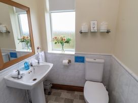 A bathroom with a sink and toilet at The Retreat in Embleton