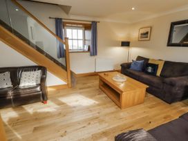A living room with sofas and a coffee table at Low Croft in Embleton
