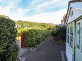 A pathway lined with hedges and leading to a house at Sunbeam Cottage in Coniston