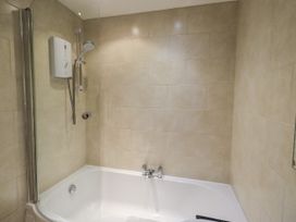 A bathroom featuring a bathtub and shower at Lakeland Loft in Windermere