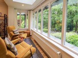 A conservatory with chairs and a window at Underheron in Grasmere