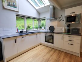A kitchen with sink and stove at Underheron in Grasmere
