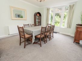 A dining room with a table and chairs at Miyanli in Bowness