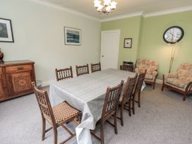 A dining room with a table and chairs at Miyanli in Bowness