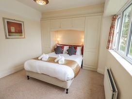 A bedroom with a bed and wardrobe at Miyanli in Bowness