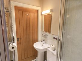 A bathroom with a sink and toilet at Abbots Reading Suite in Lakeside