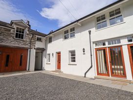 An exterior view of a property with windows and doors at Abbots Reading Suite, Lakeside