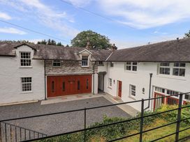 An outdoor view of a building with a gravel driveway at Abbots Reading Suite, Lakeside