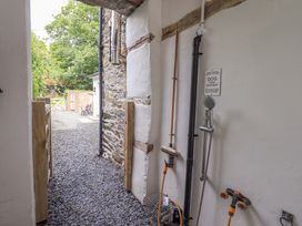 An outdoor area with a dog shower and gravel path at Abbots Reading Suite in Lakeside