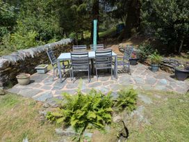 A garden with a table and chairs at Wythebank in Langdale
