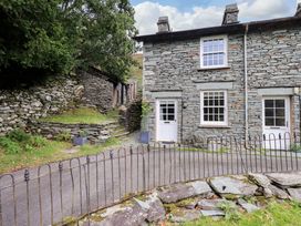 A stone house with windows and doors in an outdoor area at Beck Steps in Chapel Stile