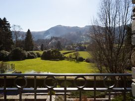 A view of fields and mountains at Fairfield Cottage in Grasmere