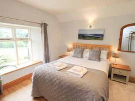 A bedroom with a bed and window at Boxwood Cottage in Troutbeck