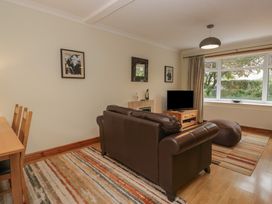 A living room with a sofa and TV at Redwood in Ambleside