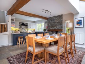 A dining room with a wooden table and chairs at Goody Raise in Grasmere