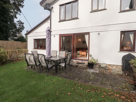 A garden with patio furniture at Mardale in Ambleside