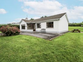 A house with a bench and garden at Brow O' The Hill in Ballyshannon
