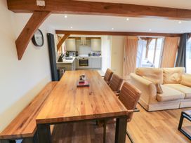 A dining room with a table and chairs at The Coach House in Chacombe