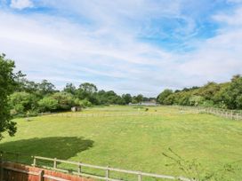A large field with a shed and fence at The Coach House in Chacombe