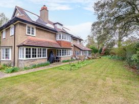 A house with a garden and pathway at Beckhythe Cottage Overstrand