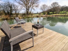 Acorn Lodge At Bridge Lake Farm & Fishery - Cotswolds - 1044518 - thumbnail photo 11