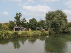 Acorn Lodge At Bridge Lake Farm & Fishery - Cotswolds - 1044518 - thumbnail photo 19