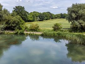 Acorn Lodge At Bridge Lake Farm & Fishery - Cotswolds - 1044518 - thumbnail photo 14