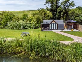 Acorn Lodge At Bridge Lake Farm & Fishery - Cotswolds - 1044518 - thumbnail photo 1