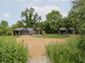 An outdoor area with cabins and a gravel path at Acorn Lodge At Bridge Lake Farm & Fishery in Chacombe