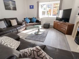 A living room with a sofa and coffee table at Castellolwg