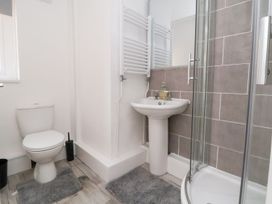 A bathroom with a sink, toilet, and shower at Castellolwg