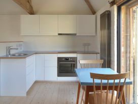 High Cogges Farm Holiday Cottages – The Granary - Cotswolds - 1049150 - thumbnail photo 7