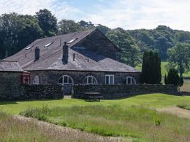 A building with a stone wall and picnic table at Windermere at the Graythwaite Estate near Hawkshead