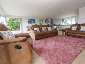 A living room with recliner chairs and a dining table at Atlantic View in Germoe