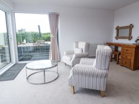 A living room with chairs and a coffee table at Atlantic View in Germoe