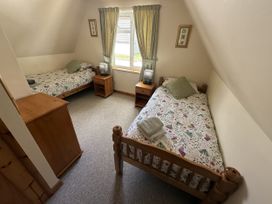 A bedroom with two single beds and a window at Hembry Meadows in Honicombe Park near Gunnislake