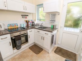 Buddleia Cottage - Isle of Wight & Hampshire - 1051305 - thumbnail photo 8