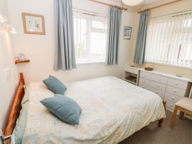 Buddleia Cottage - Isle of Wight & Hampshire - 1051305 - thumbnail photo 10
