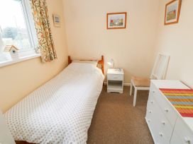 Buddleia Cottage - Isle of Wight & Hampshire - 1051305 - thumbnail photo 13