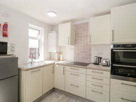Swanage Town Apartment - Dorset - 1051693 - thumbnail photo 9