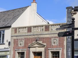 Lion House building with signpost at Lion House in Moretonhampstead