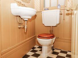 A bathroom with a sink and toilet at Lion House in Moretonhampstead