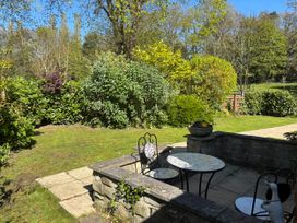 A garden with a table and chairs at Claire Cottage in Gateforth near Hambleton, North Yorkshire