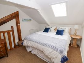 Garden Cottage - South Wales - 1053398 - thumbnail photo 15