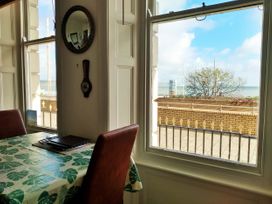 The Aquamarine Sea View Apartment - Dorset - 1053562 - thumbnail photo 8