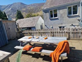 A picnic table with tableware and an orange blanket at Bryn in Bethesda
